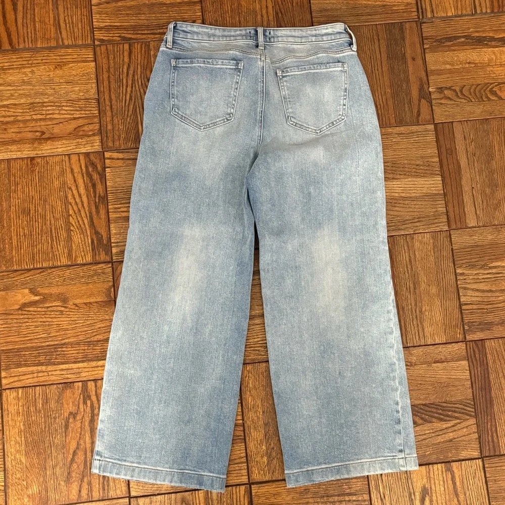 NYDJ Not Your Daughter's Jeans Cropped Straight Leg Jeans in Light Wash - Picture 8 of 13